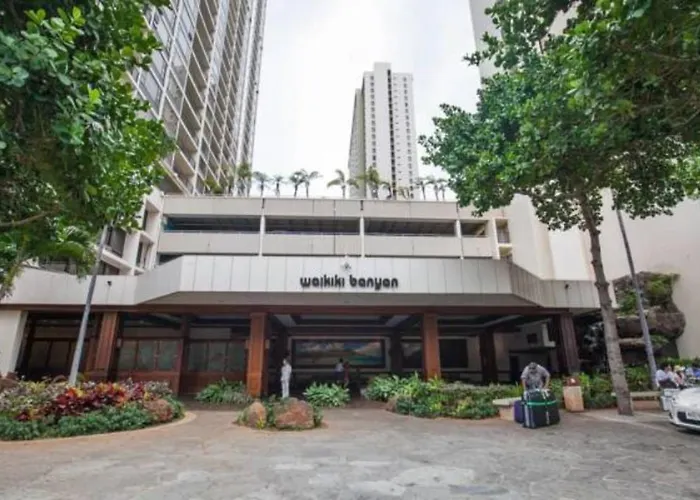 Waikiki Banyan Modern One Bedroom Free Parking Honolulu
